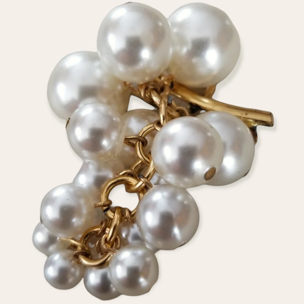 Vintage 1950s Mid Century Faux Pearl Cluster Gold Tone Metal Brooch Pin - Picture 7 of 10